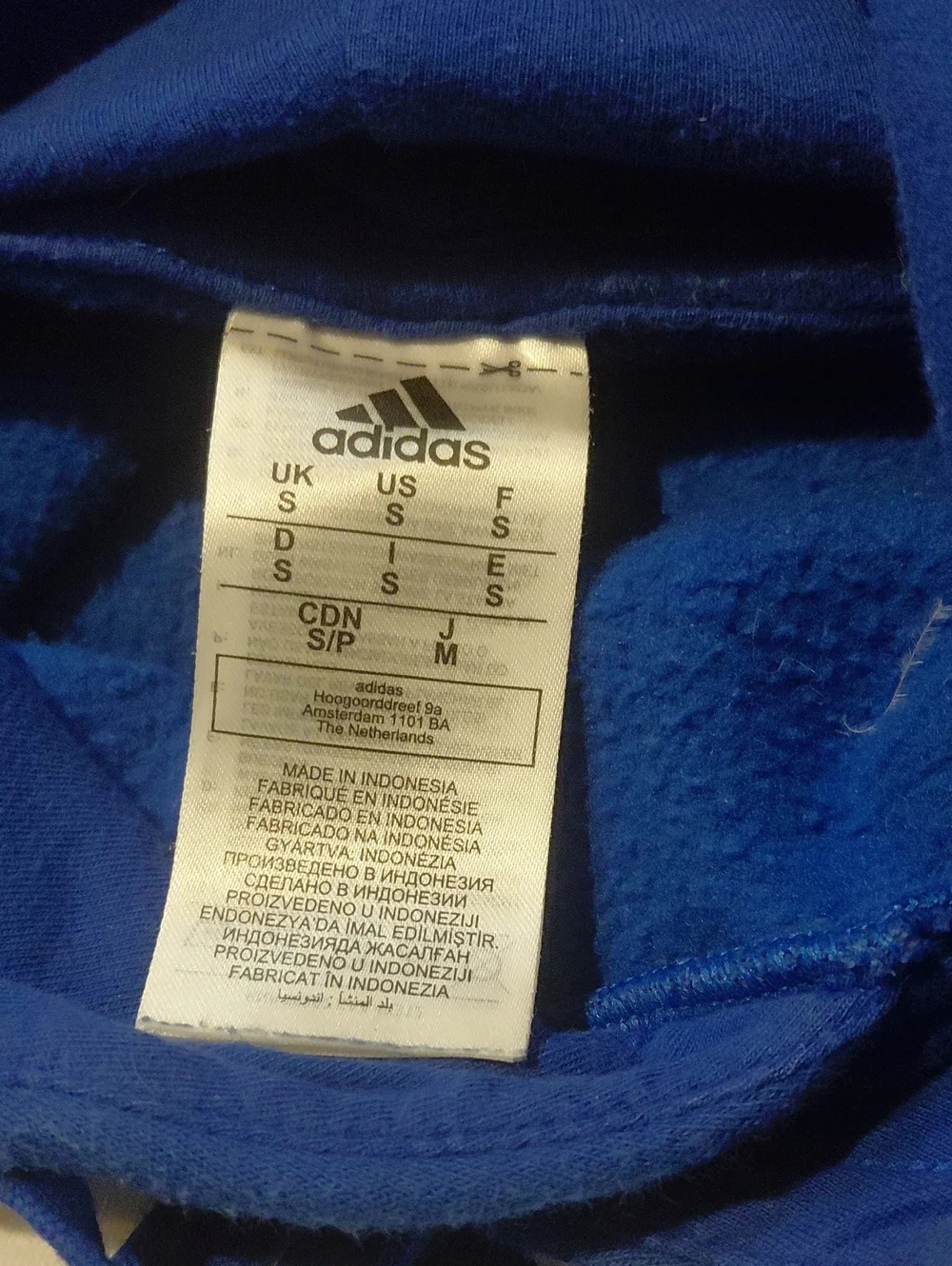 Mismatch: Image shows a top (hoodie) not bottoms